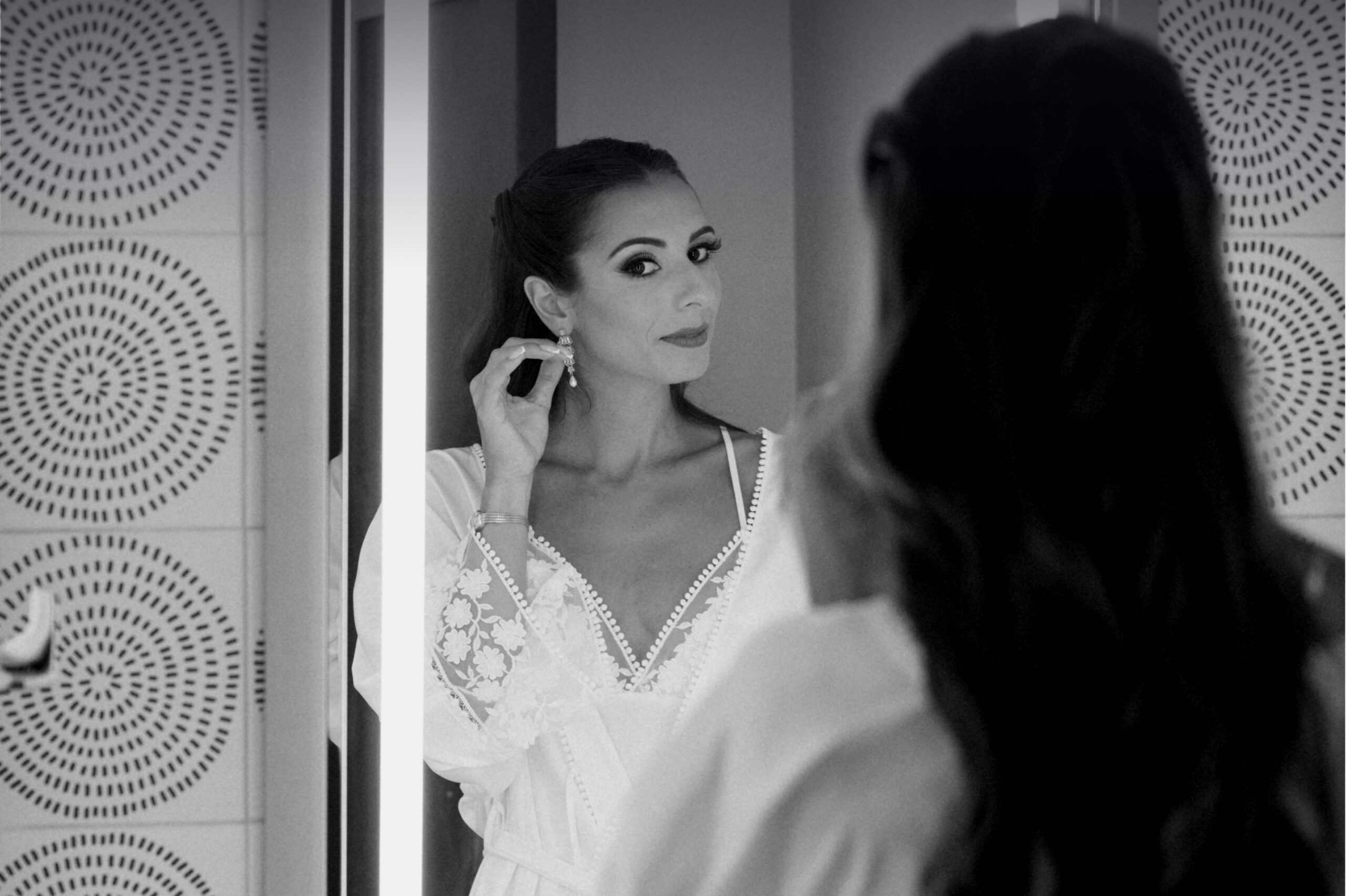 Studio Marie-Pierre bride in the mirror