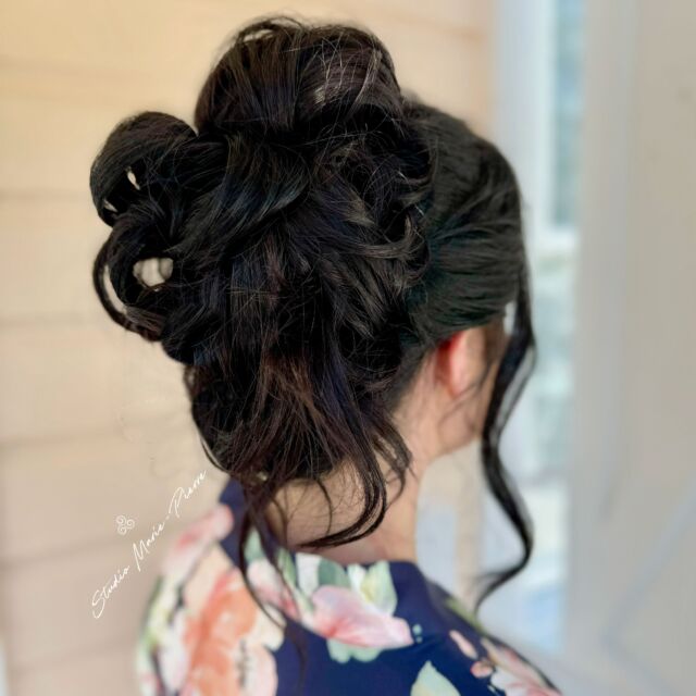 This super cool style is one of our most requested updo. If you have the hair for it, it’s guaranteed to look great!! 😍

•
•
•
#keywestbride #keyweswedding #studiomphairmakeup  #keywesthairandmakeup
#keywest
#keywestbridalhair  #floridakeyswedding 
#keywesthairstylist 
#keywesthairsalon
#keywestbride 
#keywestsalon