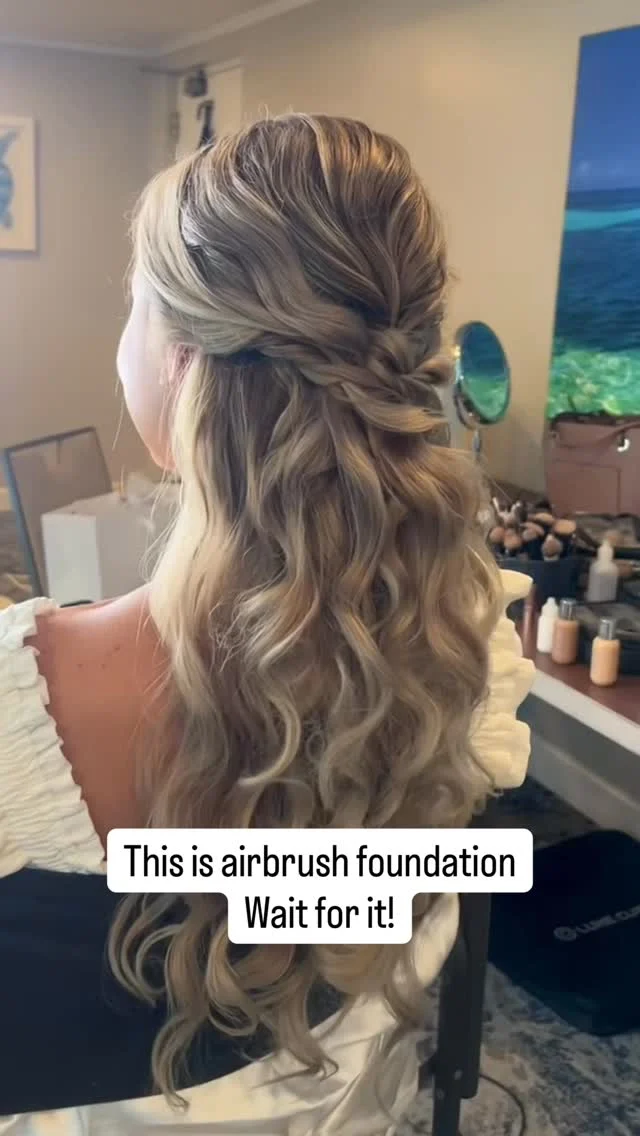 Let’s talk about airbrush foundation ✨
Our beautiful @_kpreiss is the perfect example of what properly applied airbrush foundation looks like. 

Flawless skin, beautiful coverage, and still looking like skin. 

One thing I always tell brides is this: not all airbrush applications are created equal.

The technique matters so much.
When done correctly, airbrush foundation should feel:
✨ lightweight
✨ breathable
✨ long wearing
✨ humidity resistant
✨ non-transferable
✨ and completely customized to your skin tone

Which is exactly why it works so beautifully for Key West weddings where the heat and humidity are no joke. 🌴☀️

A proper airbrush application requires proper technique, color theory knowledge, and understanding how makeup will photograph in different lighting. It’s a skill.

So if you’ve ever hear someone say they “didn’t like airbrush,” chances are… it simply wasn’t applied properly 😉

And THIS is why we love it for brides. 💕

•
•
#keywestbride 
#keywestwedding 
#keywesthairandmakeup 
#keywesthairsalon
#floridakeyswedding