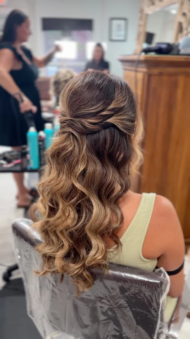 She came in with a photo she loved, but after talking it through (and me asking LOTS of questions 😂), we realized it wasn’t exactly what she wanted.
We figured out the elements she did love, tweaked the rest, and this is where we landed. 🤍
That’s what a good bridal trial is all about.
•
•
#keywestbride
#keywestwedding
#keywesthairandmakeup
#keywesthairsalon
#floridakeyswedding She